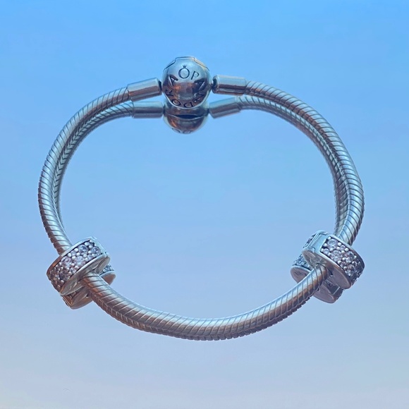 Pandora Bracelet w/ Clips - Picture 1 of 1